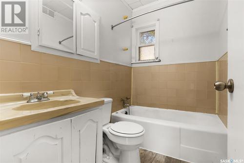 1424 Forget Street, Regina, SK - Indoor Photo Showing Bathroom