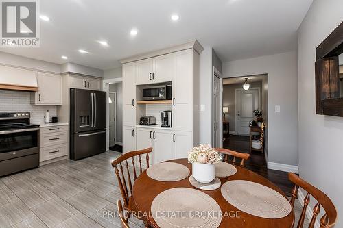 34 Southview Place, London, ON - Indoor Photo Showing Dining Room