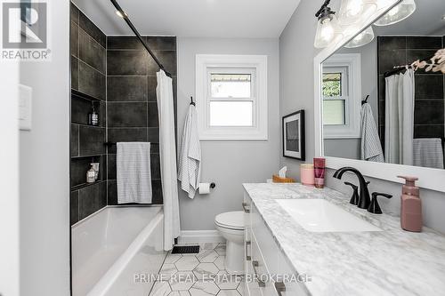 34 Southview Place, London, ON - Indoor Photo Showing Bathroom