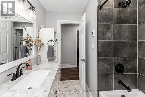 34 Southview Place, London, ON - Indoor Photo Showing Bathroom