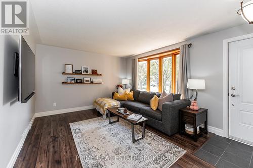 34 Southview Place, London, ON - Indoor Photo Showing Living Room