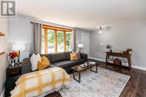 34 Southview Place, London, ON - Indoor Photo Showing Living Room