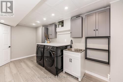 34 Southview Place, London, ON - Indoor Photo Showing Laundry Room