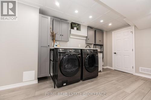 34 Southview Place, London, ON - Indoor Photo Showing Laundry Room