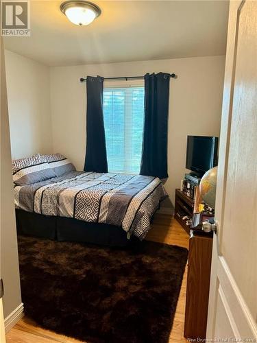 28 Glebe Avenue, Pointe-Du-Chêne, NB - Indoor Photo Showing Bedroom