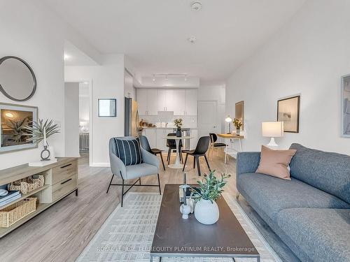 367-60 Ann O'Reilly Rd, Toronto, ON - Indoor Photo Showing Living Room