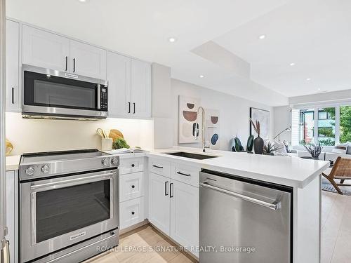 118-208 Niagara St, Toronto, ON - Indoor Photo Showing Kitchen