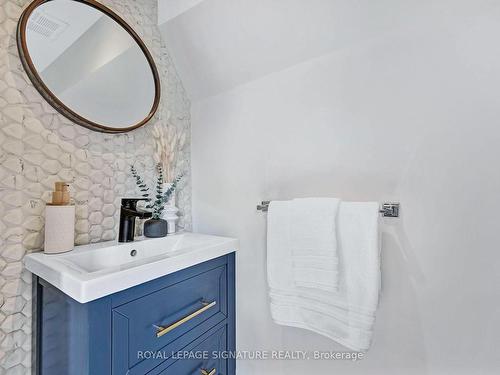 118-208 Niagara St, Toronto, ON - Indoor Photo Showing Bathroom