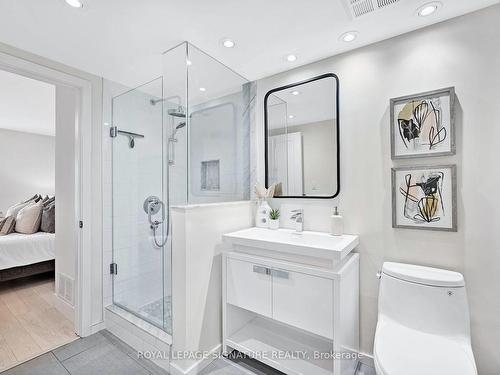 118-208 Niagara St, Toronto, ON - Indoor Photo Showing Bathroom