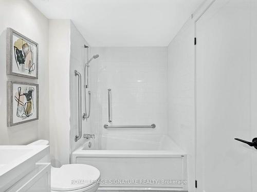 118-208 Niagara St, Toronto, ON - Indoor Photo Showing Bathroom