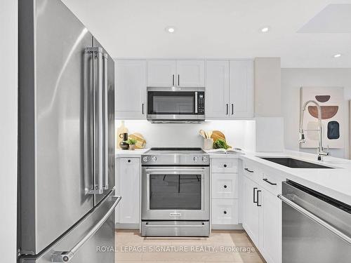 118-208 Niagara St, Toronto, ON - Indoor Photo Showing Kitchen With Upgraded Kitchen