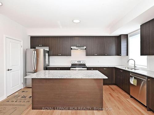 14-60 Baynes Way, Bradford West Gwillimbury, ON - Indoor Photo Showing Kitchen With Upgraded Kitchen