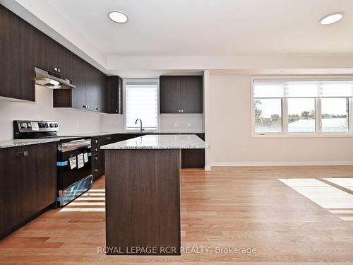 14-60 Baynes Way, Bradford West Gwillimbury, ON - Indoor Photo Showing Kitchen