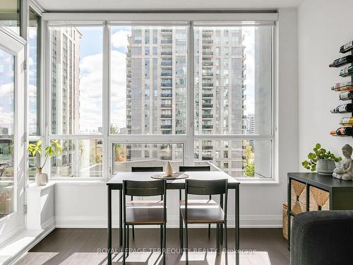 611-30 North Park Rd, Vaughan, ON - Indoor Photo Showing Dining Room