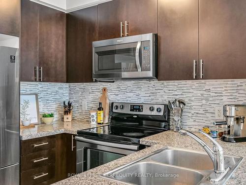 611-30 North Park Rd, Vaughan, ON - Indoor Photo Showing Kitchen With Stainless Steel Kitchen With Double Sink With Upgraded Kitchen