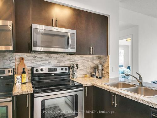 611-30 North Park Rd, Vaughan, ON - Indoor Photo Showing Kitchen With Stainless Steel Kitchen With Double Sink With Upgraded Kitchen