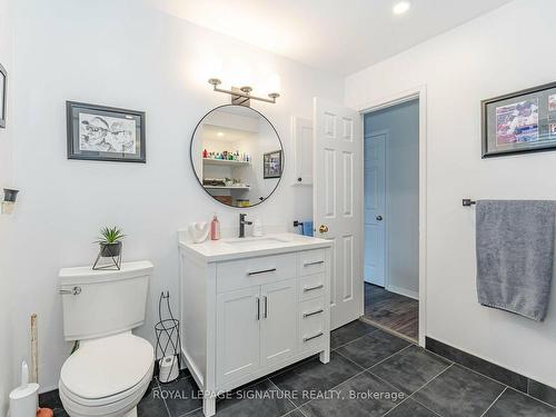 4494 Violet Rd, Mississauga, ON - Indoor Photo Showing Bathroom