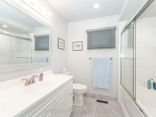 4494 Violet Rd, Mississauga, ON - Indoor Photo Showing Bathroom