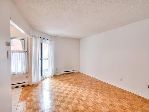 Living room - 206-3480 Rue Simpson, Montréal (Ville-Marie), QC - Indoor Photo Showing Other Room