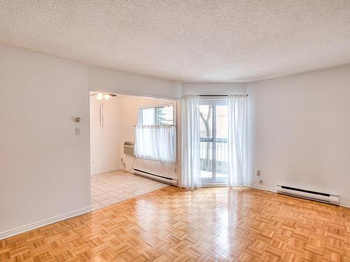 Living room - 206-3480 Rue Simpson, Montréal (Ville-Marie), QC - Indoor Photo Showing Other Room