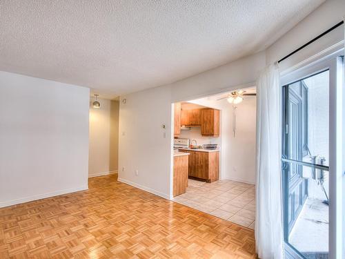 Living room - 206-3480 Rue Simpson, Montréal (Ville-Marie), QC - Indoor Photo Showing Kitchen