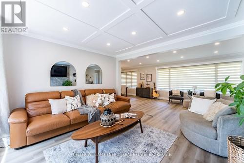 851 Swiss Heights, Oshawa (Pinecrest), ON - Indoor Photo Showing Living Room