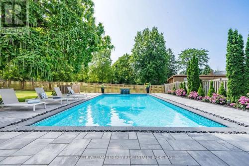 851 Swiss Heights, Oshawa (Pinecrest), ON - Outdoor With In Ground Pool With Backyard