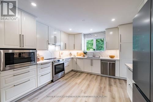 851 Swiss Heights, Oshawa (Pinecrest), ON - Indoor Photo Showing Kitchen With Stainless Steel Kitchen With Upgraded Kitchen