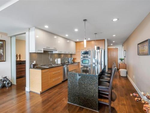 403-3234 Holgate Lane, Colwood, BC - Indoor Photo Showing Kitchen