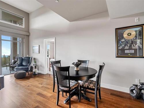 403-3234 Holgate Lane, Colwood, BC - Indoor Photo Showing Dining Room