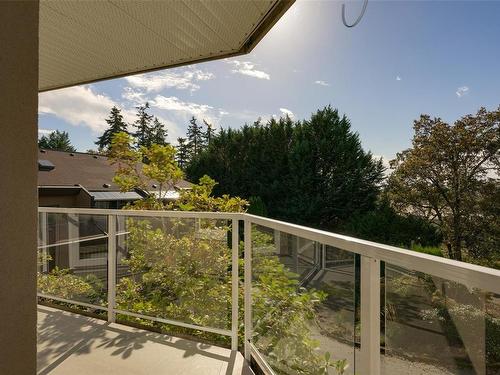 301C-4678 Elk Lake Dr, Saanich, BC - Outdoor With Exterior