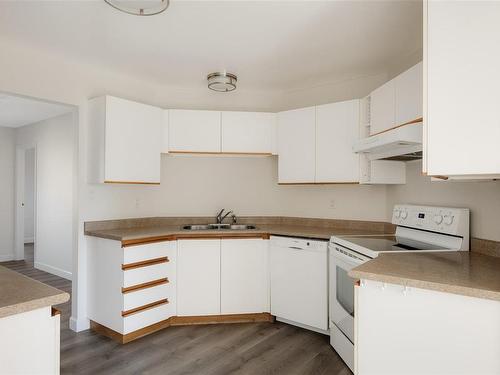 301C-4678 Elk Lake Dr, Saanich, BC - Indoor Photo Showing Kitchen With Double Sink