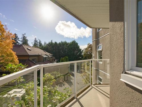 301C-4678 Elk Lake Dr, Saanich, BC - Outdoor With Exterior