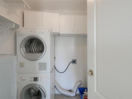 301C-4678 Elk Lake Dr, Saanich, BC - Indoor Photo Showing Laundry Room