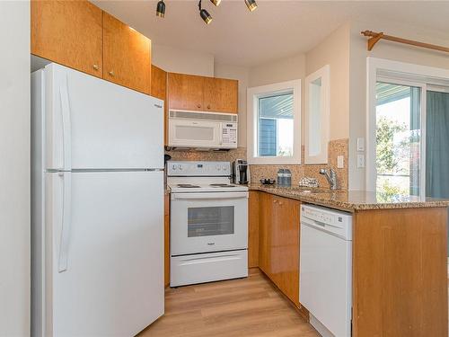 726-1600 Stroulger Rd, Nanoose Bay, BC - Indoor Photo Showing Kitchen