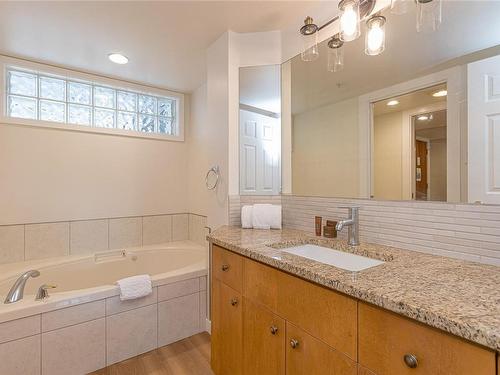 726-1600 Stroulger Rd, Nanoose Bay, BC - Indoor Photo Showing Bathroom