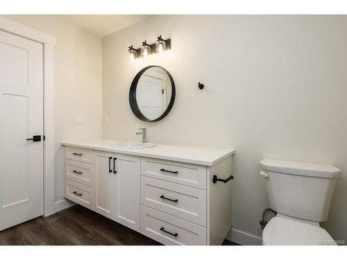 A-384 12Th St, Courtenay, BC - Indoor Photo Showing Bathroom