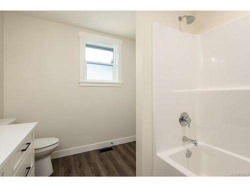 A-384 12Th St, Courtenay, BC - Indoor Photo Showing Bathroom