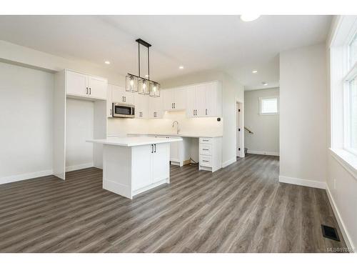 A-384 12Th St, Courtenay, BC - Indoor Photo Showing Kitchen