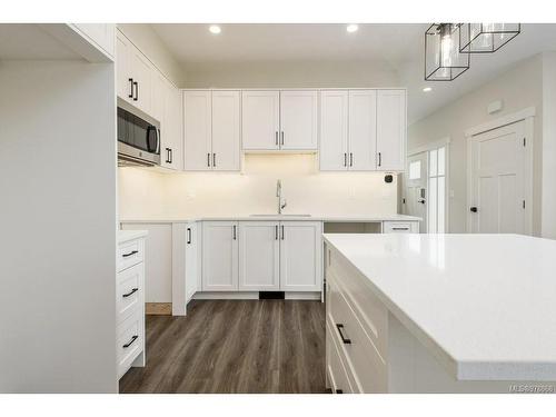 A-384 12Th St, Courtenay, BC - Indoor Photo Showing Kitchen