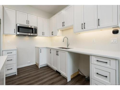 A-384 12Th St, Courtenay, BC - Indoor Photo Showing Kitchen With Double Sink