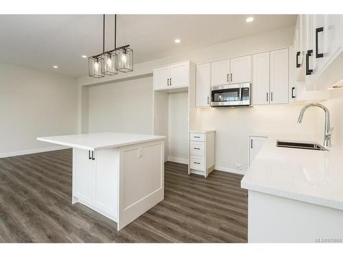 A-384 12Th St, Courtenay, BC - Indoor Photo Showing Kitchen