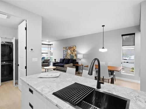 8-1175 Resort Dr, Parksville, BC - Indoor Photo Showing Kitchen With Double Sink