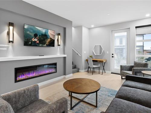 8-1175 Resort Dr, Parksville, BC - Indoor Photo Showing Living Room With Fireplace