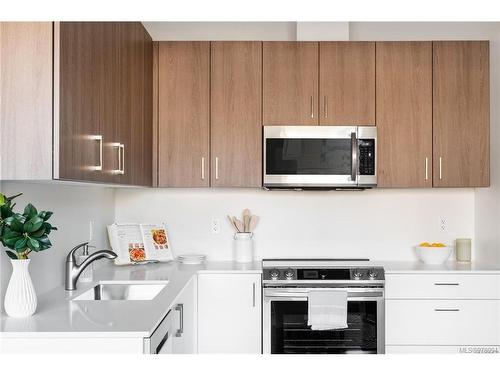 305-810 Orono Ave, Langford, BC - Indoor Photo Showing Kitchen