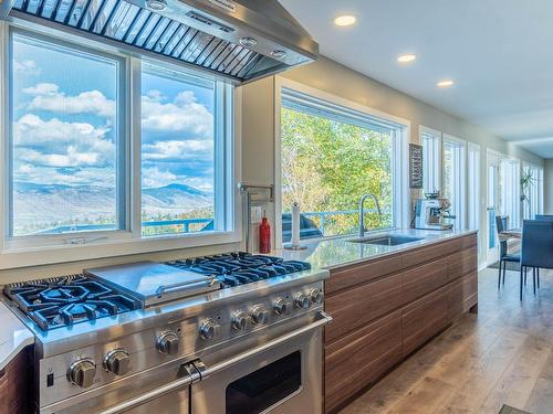 2109 Garymede Drive, Kamloops, BC - Indoor Photo Showing Kitchen