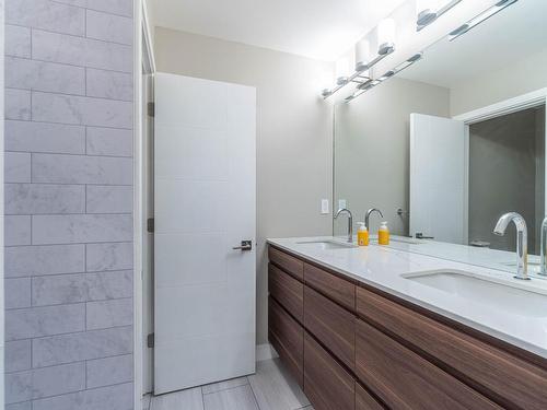 2109 Garymede Drive, Kamloops, BC - Indoor Photo Showing Bathroom