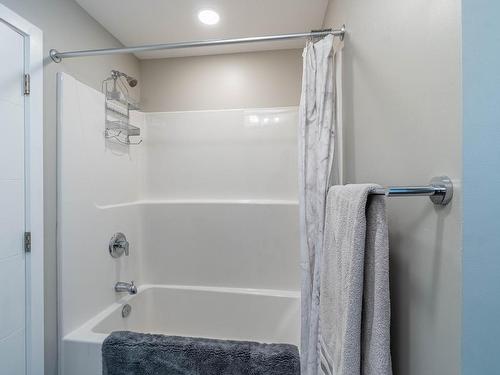 2109 Garymede Drive, Kamloops, BC - Indoor Photo Showing Bathroom