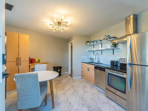 2109 Garymede Drive, Kamloops, BC - Indoor Photo Showing Kitchen