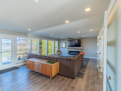 2109 Garymede Drive, Kamloops, BC - Indoor Photo Showing Living Room With Fireplace